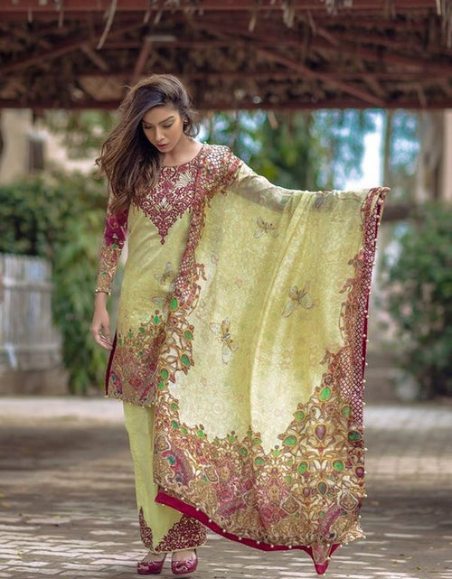 Load image into Gallery viewer, Noor By Sadia Asad Luxury Lawn Collection’ Bejweled tale
