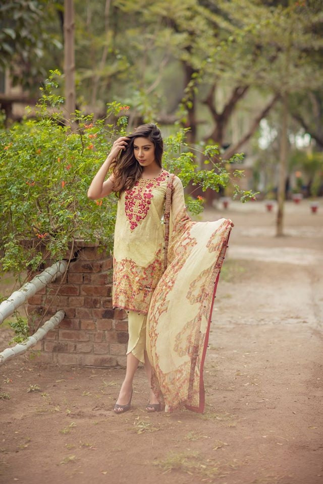 Noor By Sadia Asad Luxury Lawn Collection’ auric carcass