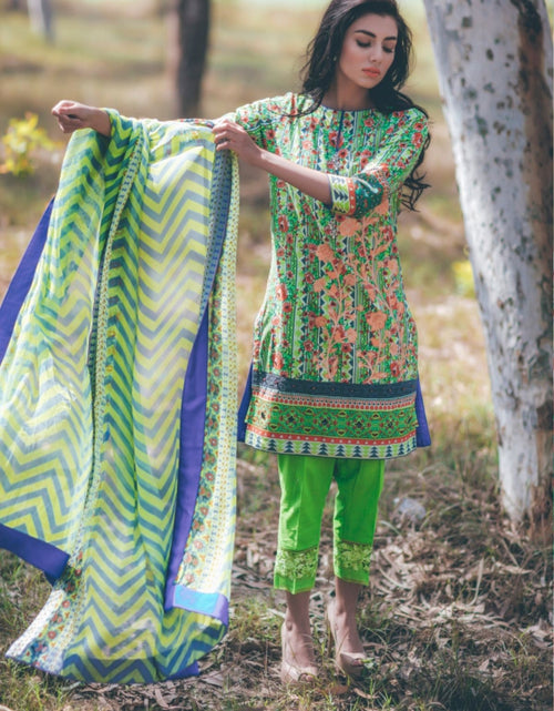 Load image into Gallery viewer, alkaram lawn ss102 green 17
